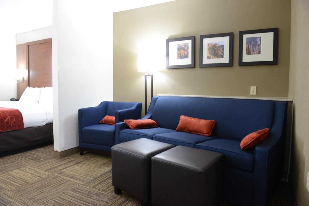 Comfort Suites Urbana Champaign, University Area Exterior photo