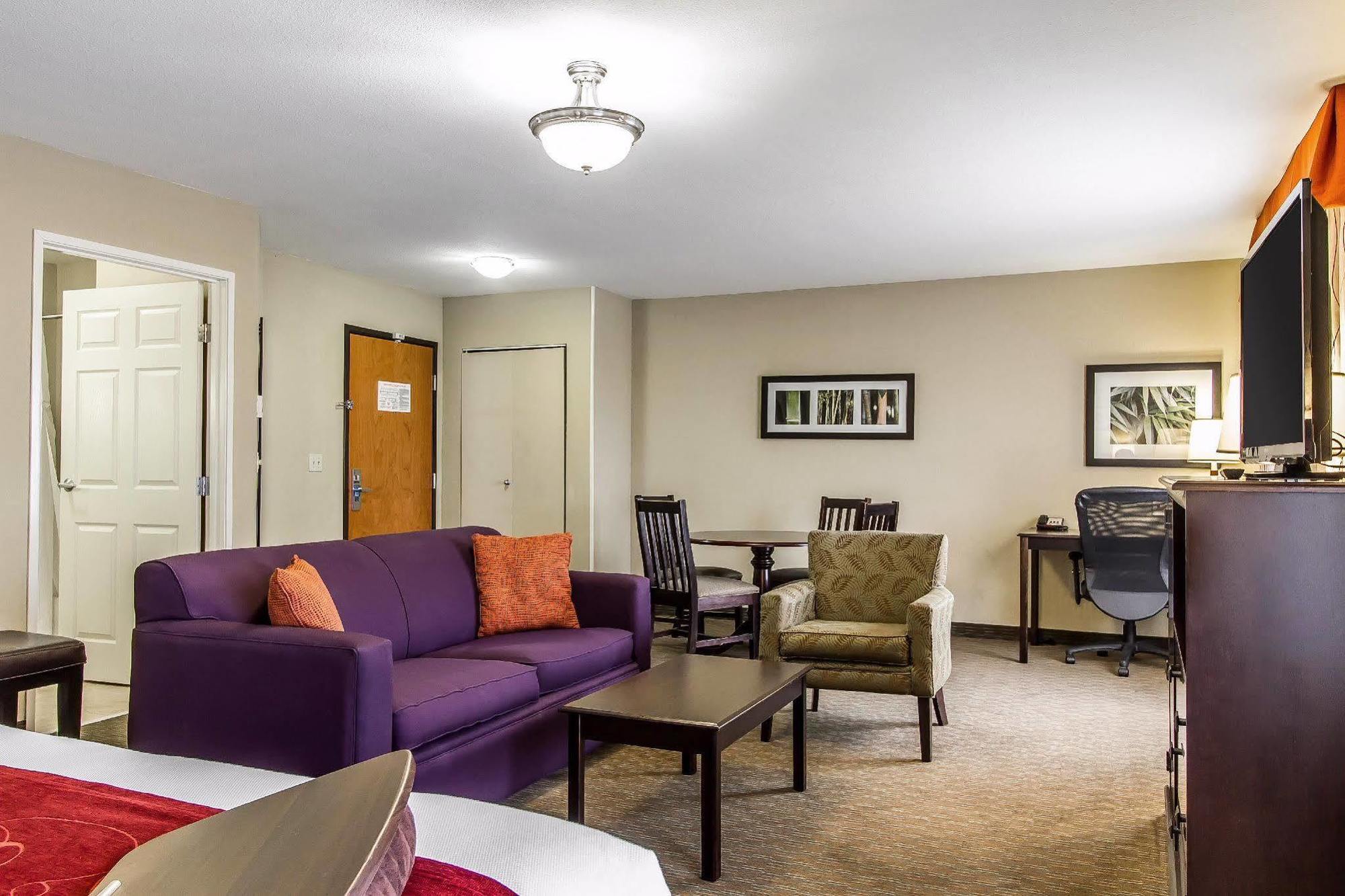 Comfort Suites Urbana Champaign, University Area Exterior photo